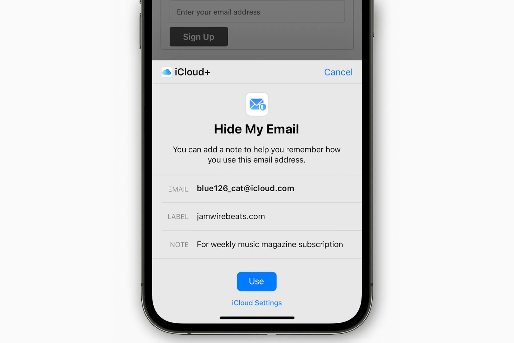 Ảnh chụp màn hình tính năng Ẩn Email Của Tôi (Hide My Email) trên iPhone, minh họa cách Apple tạo bí danh email để bảo vệ quyền riêng tư người dùng.