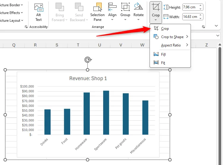 Ảnh liên kết của biểu đồ Excel được chọn, công cụ Cắt trong tab Picture Format được đánh dấu