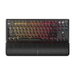 Bàn phím cơ Corsair K70 PRO TKL màu đen trên nền trắng, phụ kiện chơi game lý tưởng cho máy cầm tay.