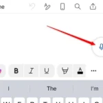 Biểu tượng micro để kích hoạt tính năng đọc chính tả trên ứng dụng Microsoft Word Mobile (iOS).
