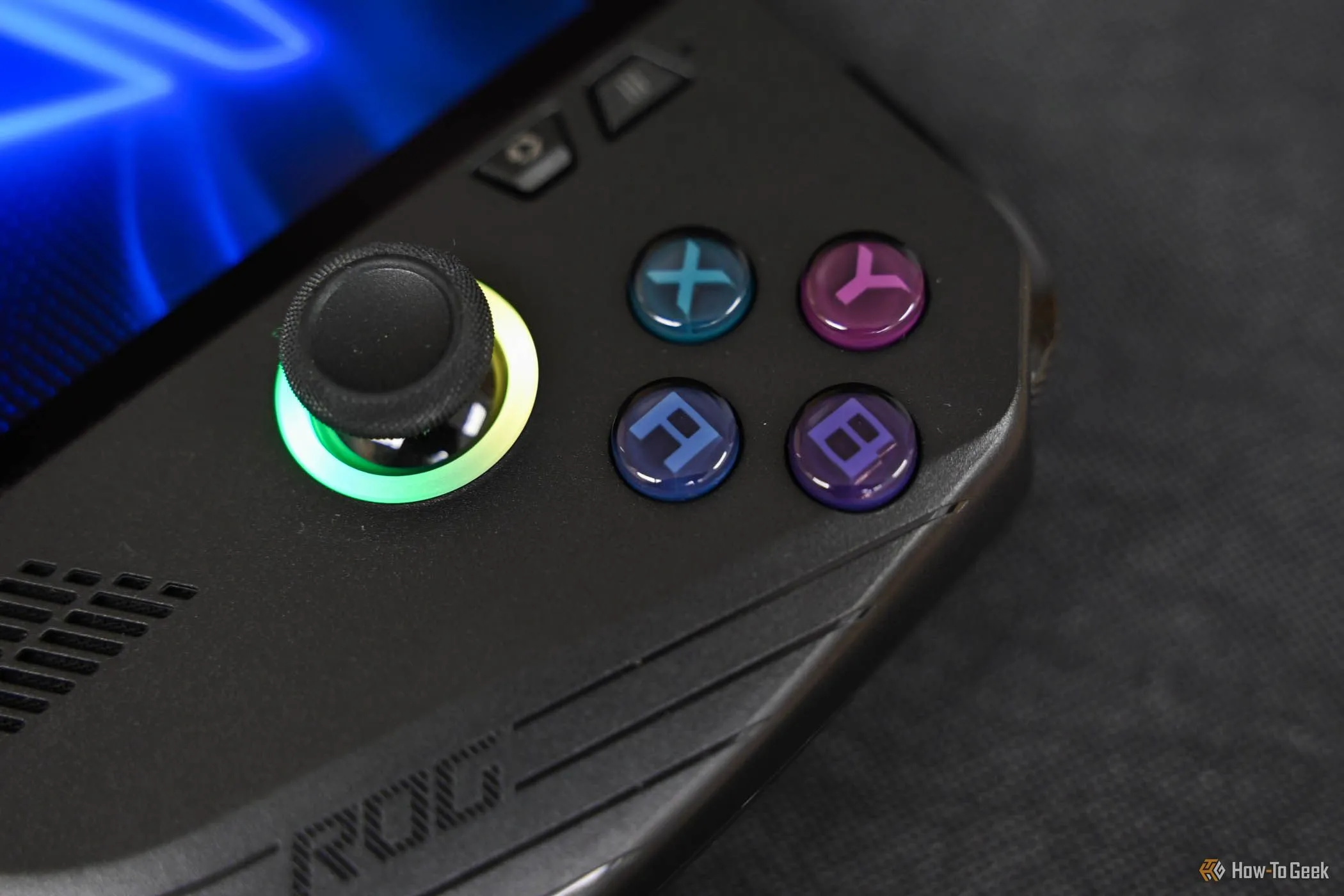 Các nút điều khiển và cần analog trên ASUS ROG Ally X, một thiết bị chơi game cầm tay cao cấp.