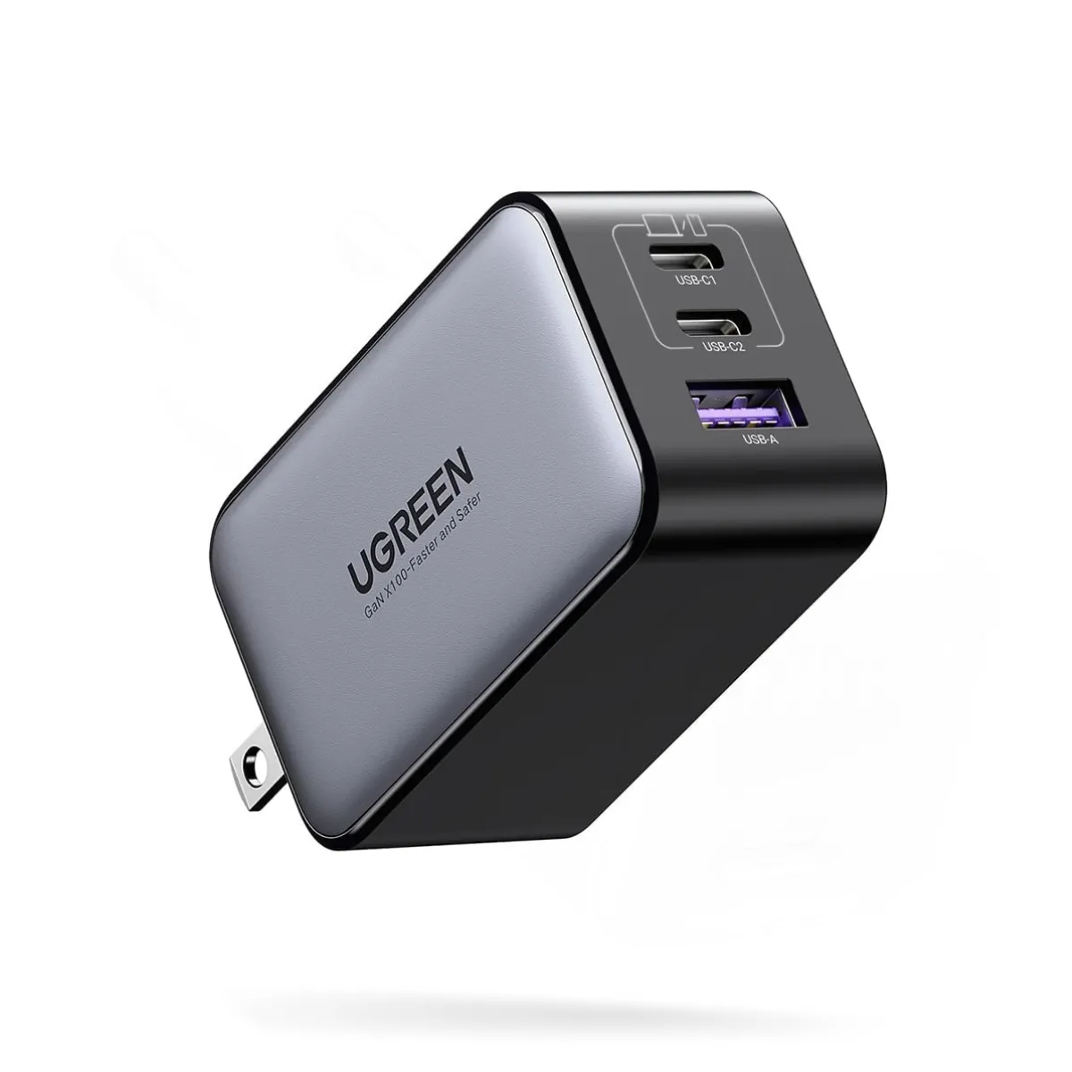 Củ sạc tường USB-C Ugreen Nexode Pro 65W màu đen với ba cổng sạc (hai USB-C và một USB-A), thể hiện thiết kế nhỏ gọn và khả năng sạc nhanh cho nhiều thiết bị.