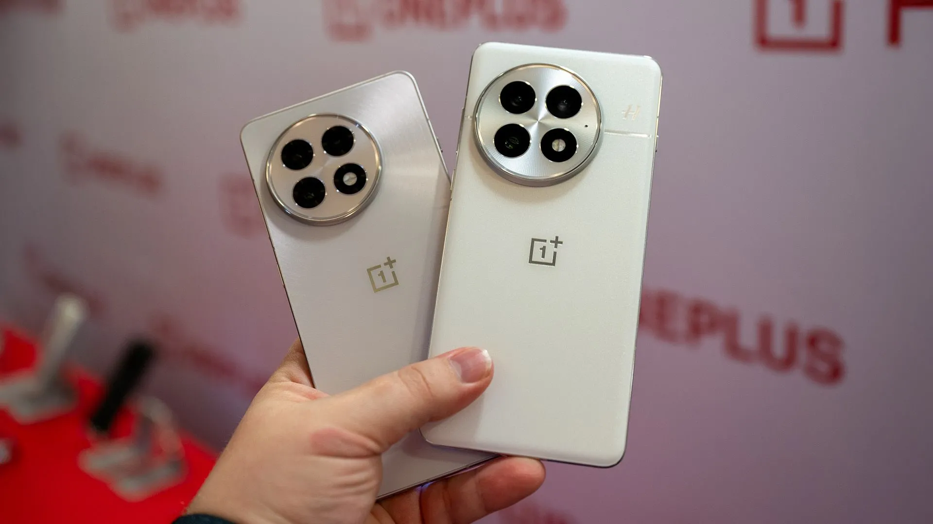 Điện thoại thông minh OnePlus 13 và 13R, bộ đôi flagship Android mới nhất từ OnePlus.