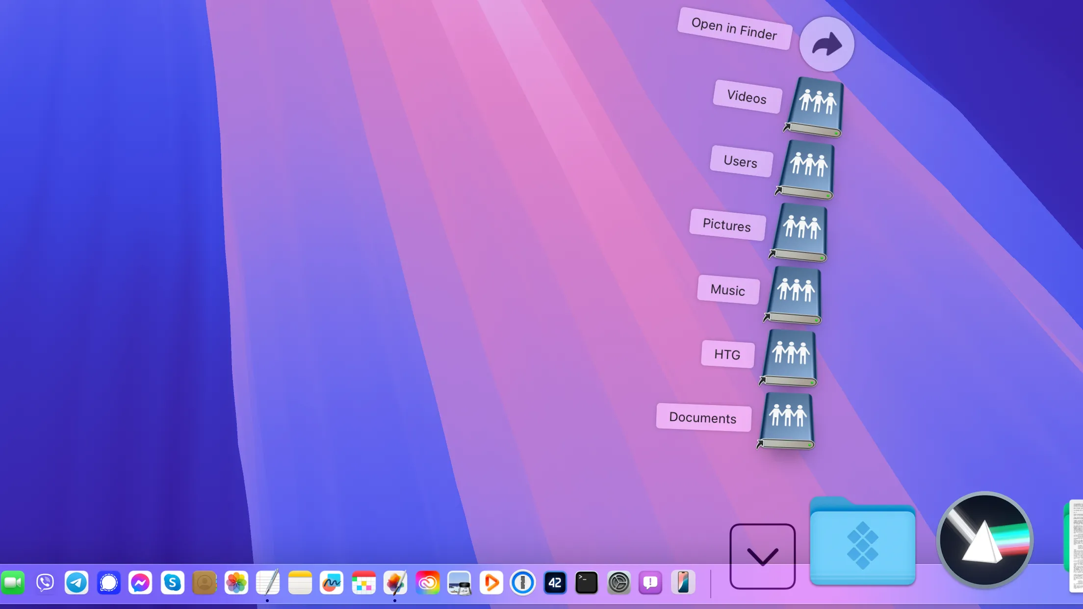 Dock của macOS hiển thị một thư mục được mở với sáu biểu tượng ổ đĩa mạng được sắp xếp theo kiểu &quot;Fan&quot;.