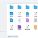 Giao diện chính của trình quản lý tệp Dolphin hiển thị các thư mục và tệp tin trên Windows, với thanh bên chứa các lối tắt quen thuộc.