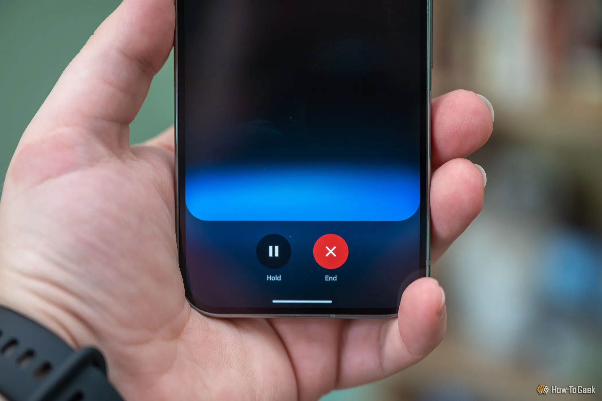 Giao diện Google Gemini đang chạy trên màn hình điện thoại Google Pixel 9 Pro, minh họa công nghệ AI mới nhất từ Google