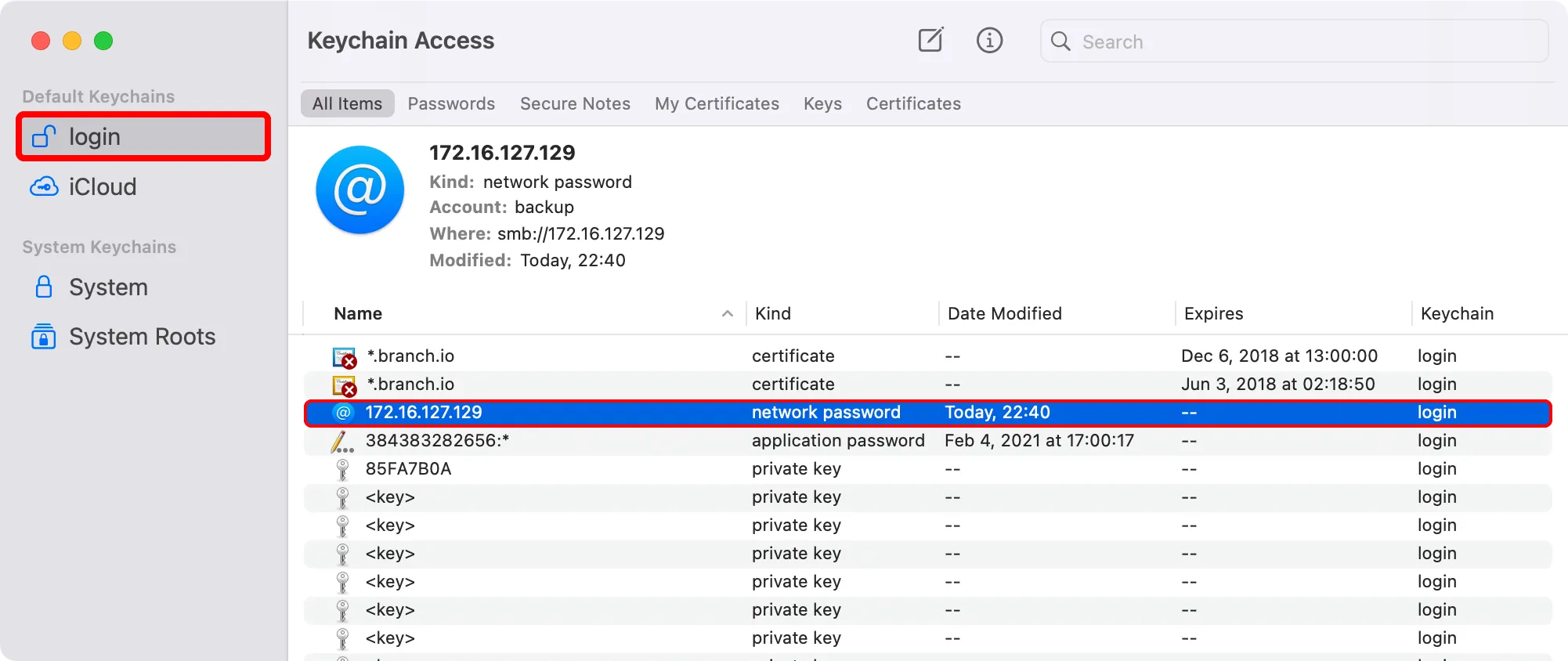 Giao diện Keychain Access trên macOS hiển thị mục nhập mật khẩu mạng đã lưu được chọn.