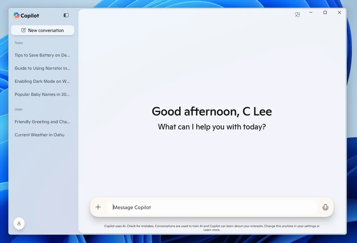 Giao diện mới của ứng dụng Copilot chạy native trên Windows 11 với lịch sử trò chuyện ở bảng điều khiển bên.
