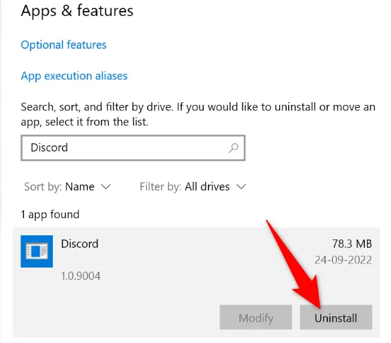 Giao diện 'Ứng dụng &amp; tính năng' của Windows 10, nơi người dùng chọn và nhấn 'Gỡ cài đặt' ứng dụng Discord.
