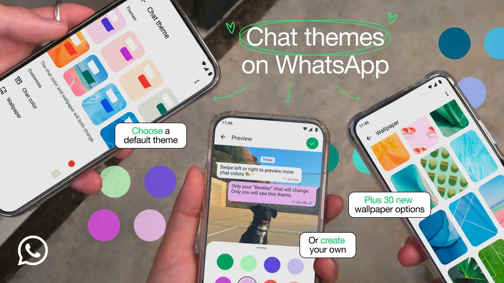 Hai điện thoại hiển thị chủ đề trò chuyện WhatsApp khác nhau