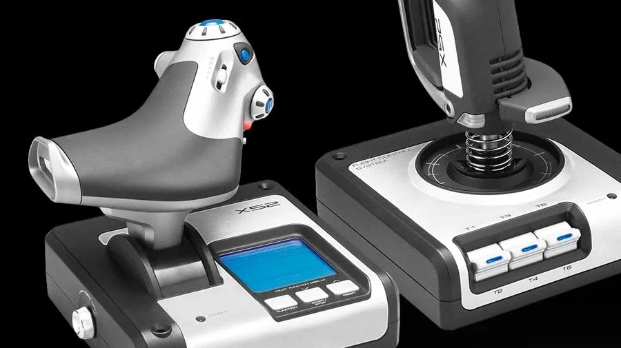 Hệ thống điều khiển HOTAS Logitech Saitek X52, một thiết bị cần lái máy bay chuyên dụng.