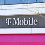 Hình ảnh logo T-Mobile và UScellular cạnh nhau, thể hiện thương vụ sáp nhập giữa hai nhà mạng di động lớn.