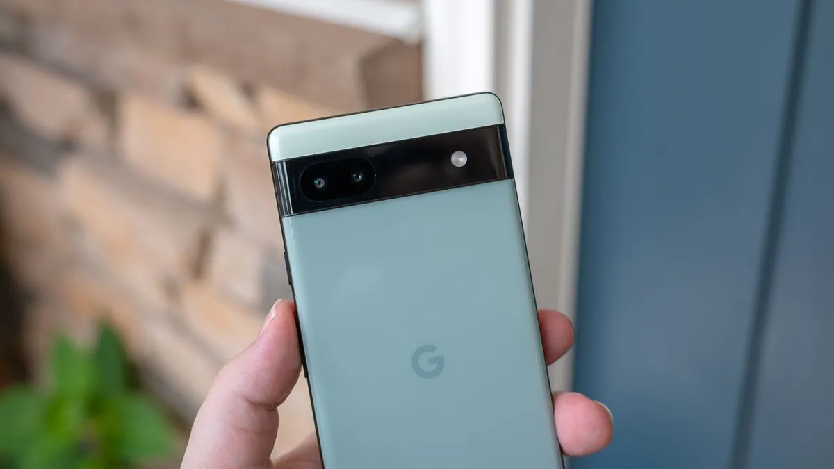 Hình ảnh mặt lưng và cụm camera của điện thoại Google Pixel 6a