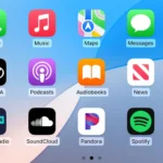 Màn hình Apple CarPlay với bố cục ba hàng biểu tượng ứng dụng, hiển thị các dịch vụ âm nhạc, bản đồ và nhắn tin.