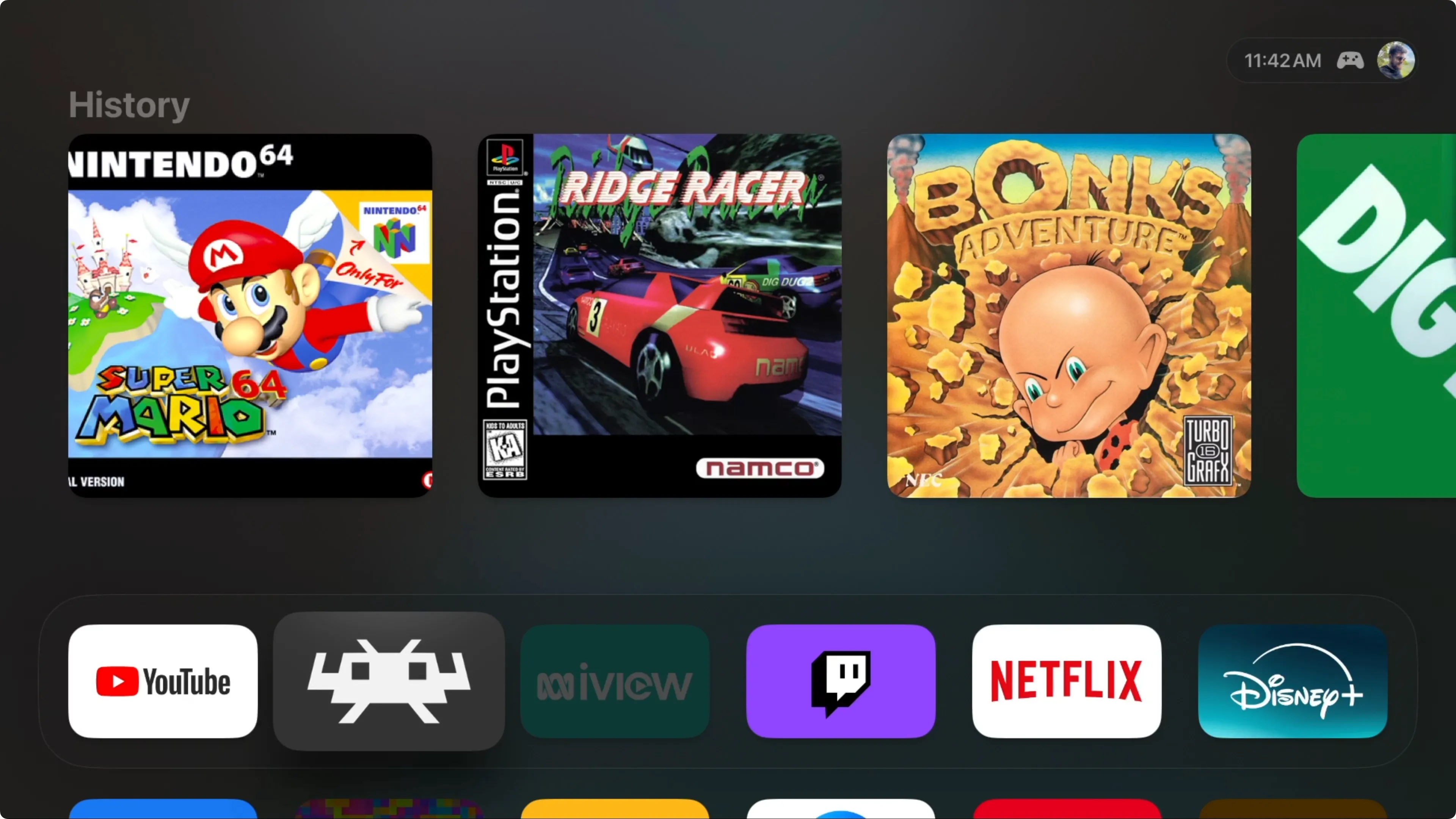 Màn hình chính Apple TV hiển thị ứng dụng giả lập RetroArch, minh họa khả năng chơi game retro trên thiết bị hiện đại.