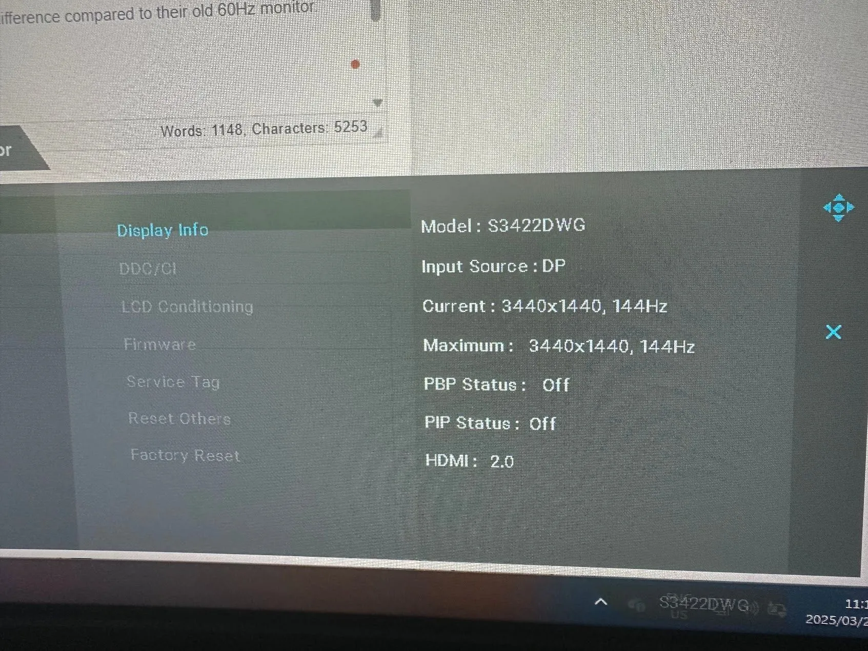 Màn hình Dell Ultrawide hiển thị thông tin cài đặt hiện tại, bao gồm độ phân giải và tần số quét, giúp người dùng dễ dàng kiểm tra.