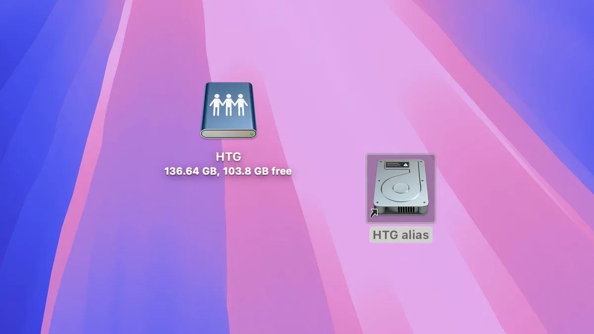 Màn hình desktop macOS hiển thị biểu tượng của một chia sẻ mạng và một alias (lối tắt) trỏ đến nó.