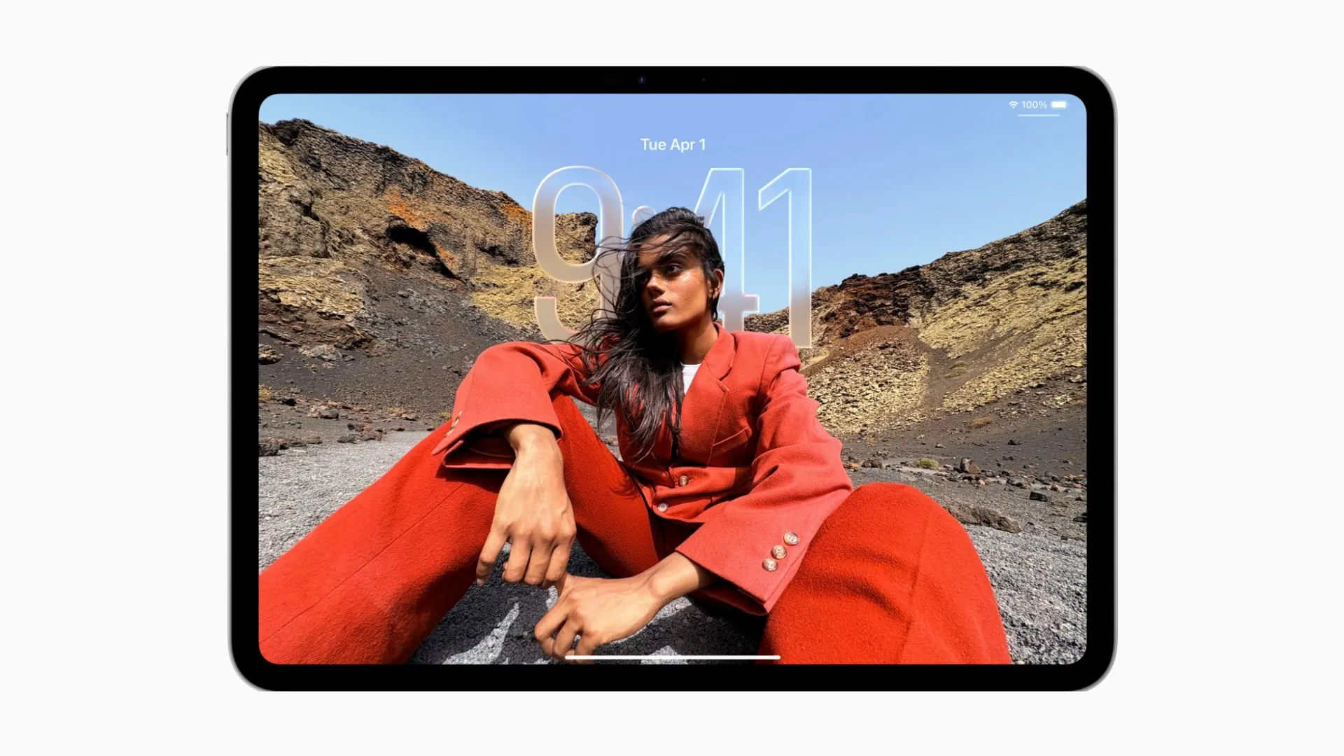Màn hình khóa của iPadOS 26 với hiệu ứng Spatial Scenes và bố cục thời gian thông minh