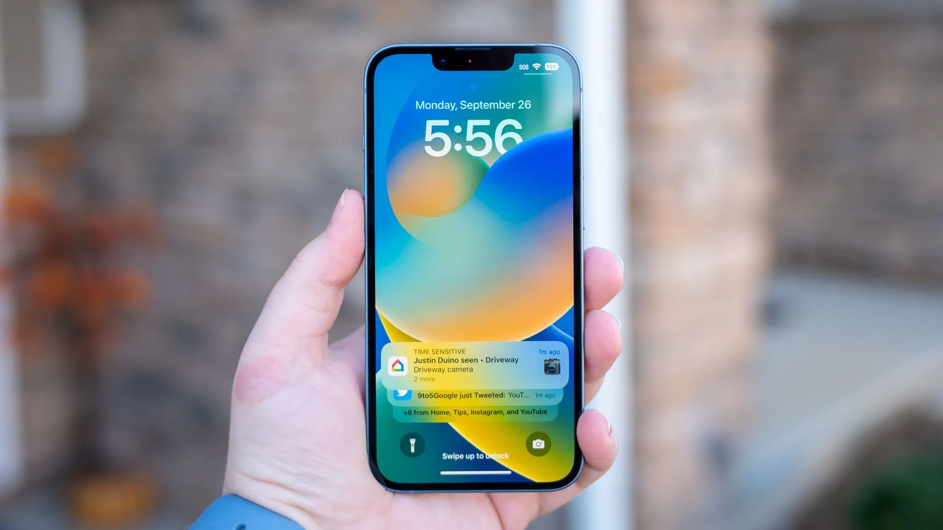 Màn hình Super Retina XDR OLED trên iPhone 16e