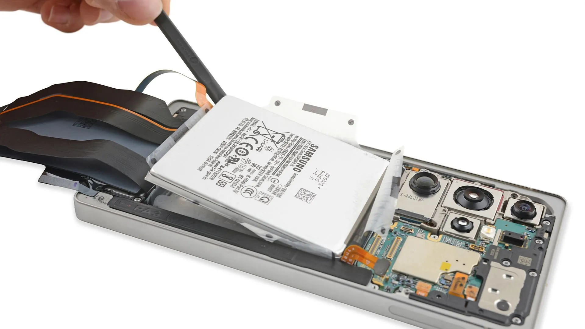Mặt sau điện thoại Galaxy S25 Ultra và các công cụ tháo lắp