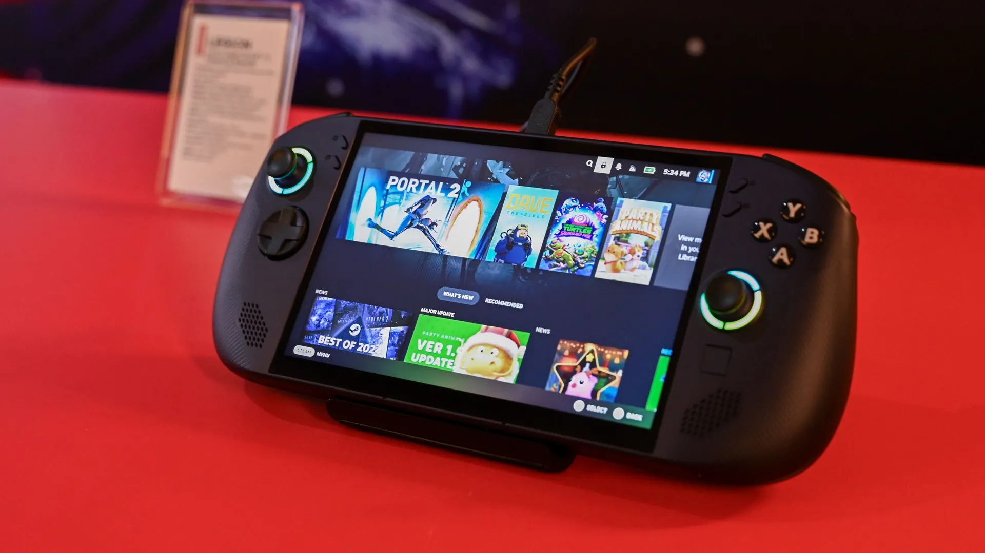 Máy chơi game Lenovo Legion Go S chạy SteamOS được giới thiệu tại CES 2025