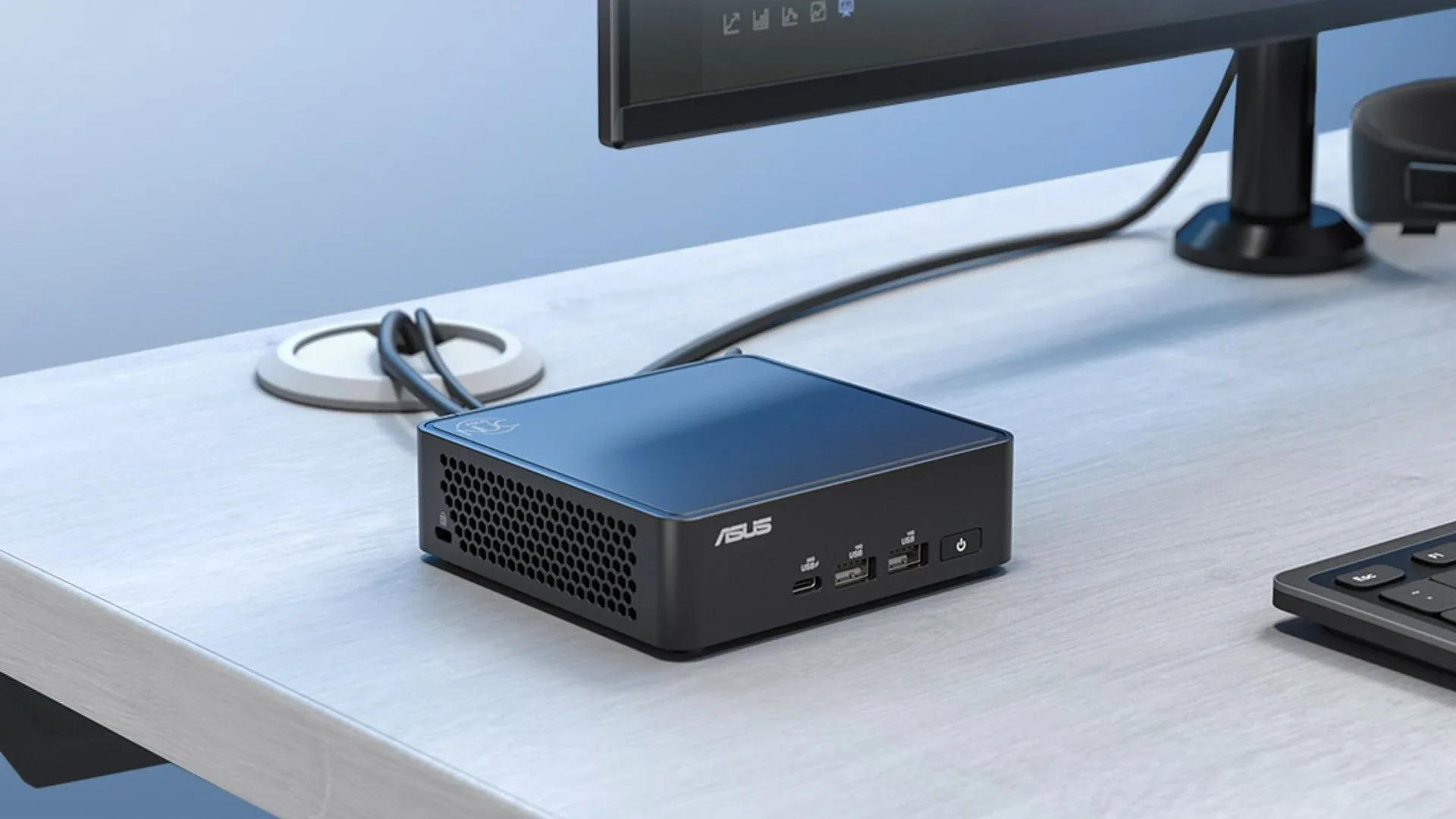 Máy tính mini ASUS NUC 15 Pro kết nối với màn hình