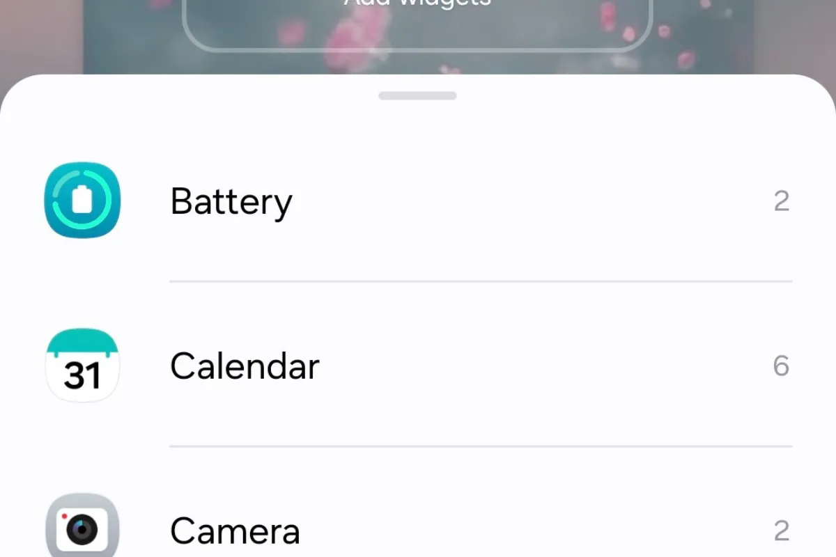 Menu lựa chọn các widget có sẵn để thêm vào màn hình khóa và Always On Display của Galaxy S25+.