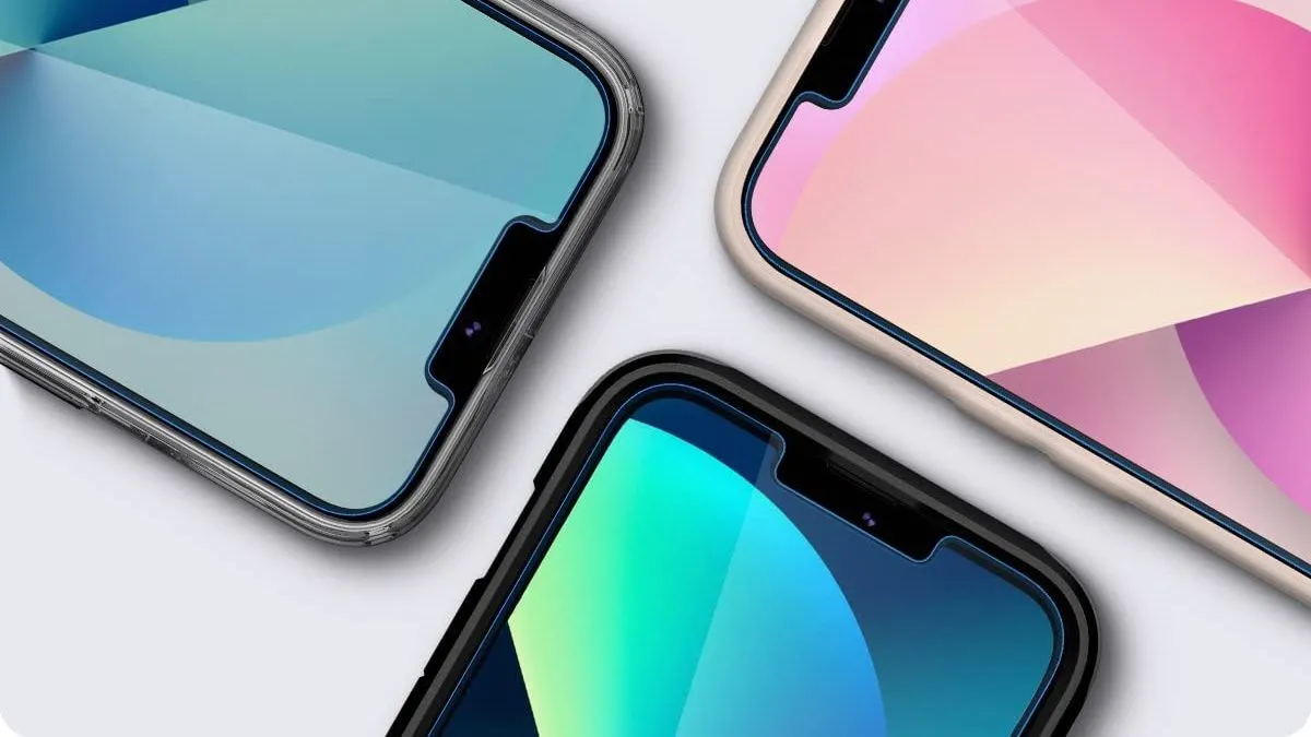 Miếng dán bảo vệ màn hình Spigen trên iPhone 14, giúp chống trầy xước hiệu quả