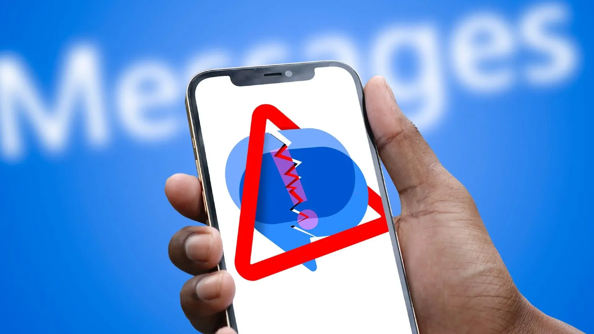 Một bàn tay đang cầm điện thoại hiển thị logo Google Messages và một cảnh báo tin nhắn rác