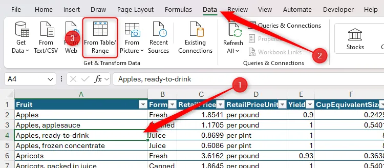 Một ô trong tập dữ liệu Excel được chọn, và tùy chọn 'From Table/Range' (Từ Bảng/Phạm vi) được chọn trong tab 'Data' (Dữ liệu) của thanh Ribbon, khởi động Power Query Editor.