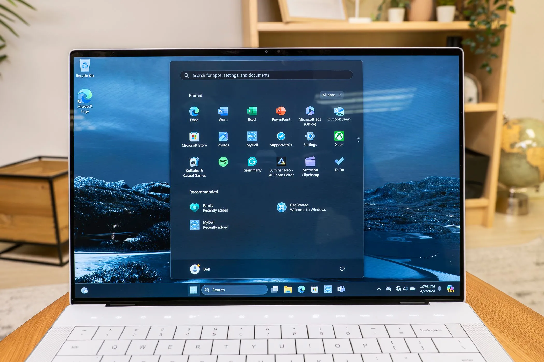 Mục &quot;Recommended&quot; trong Start Menu của Windows 11, minh họa cho việc quảng cáo và các vấn đề không mong muốn mà người dùng có thể tránh khi chơi game trên Linux.