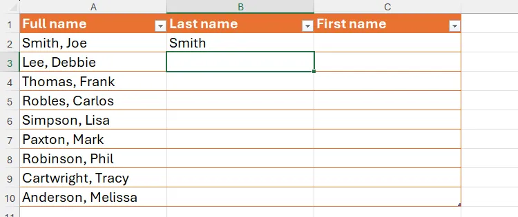 Nhập tên &quot;Smith&quot; vào ô đầu tiên của cột Họ trong bảng Excel