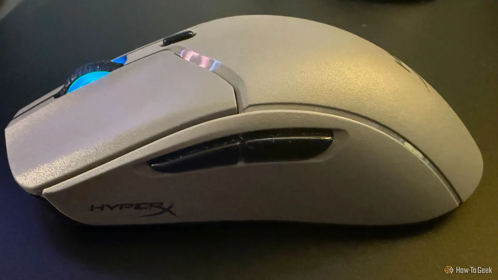 Nút bấm cạnh và con lăn của chuột HyperX Pulsefire Haste 2 Pro