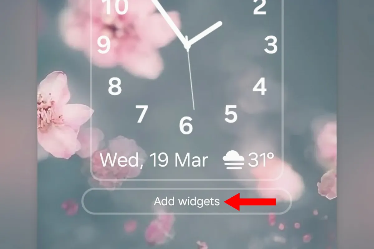 Nút &quot;Thêm widget&quot; bên dưới đồng hồ màn hình khóa trên Galaxy S25+, cho phép bổ sung các tiện ích hiển thị trên AOD.