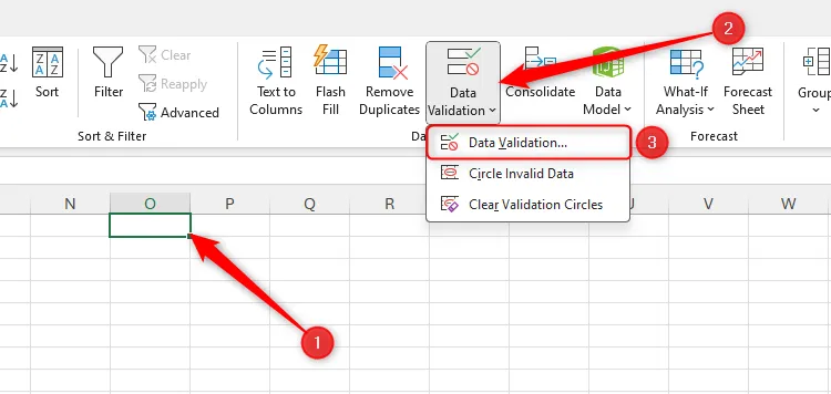 Ô O1 trong Excel được chọn và biểu tượng 'Data Validation' (Xác thực Dữ liệu) được tô sáng trong tab Data (Dữ liệu), chuẩn bị thiết lập quy tắc nhập liệu.