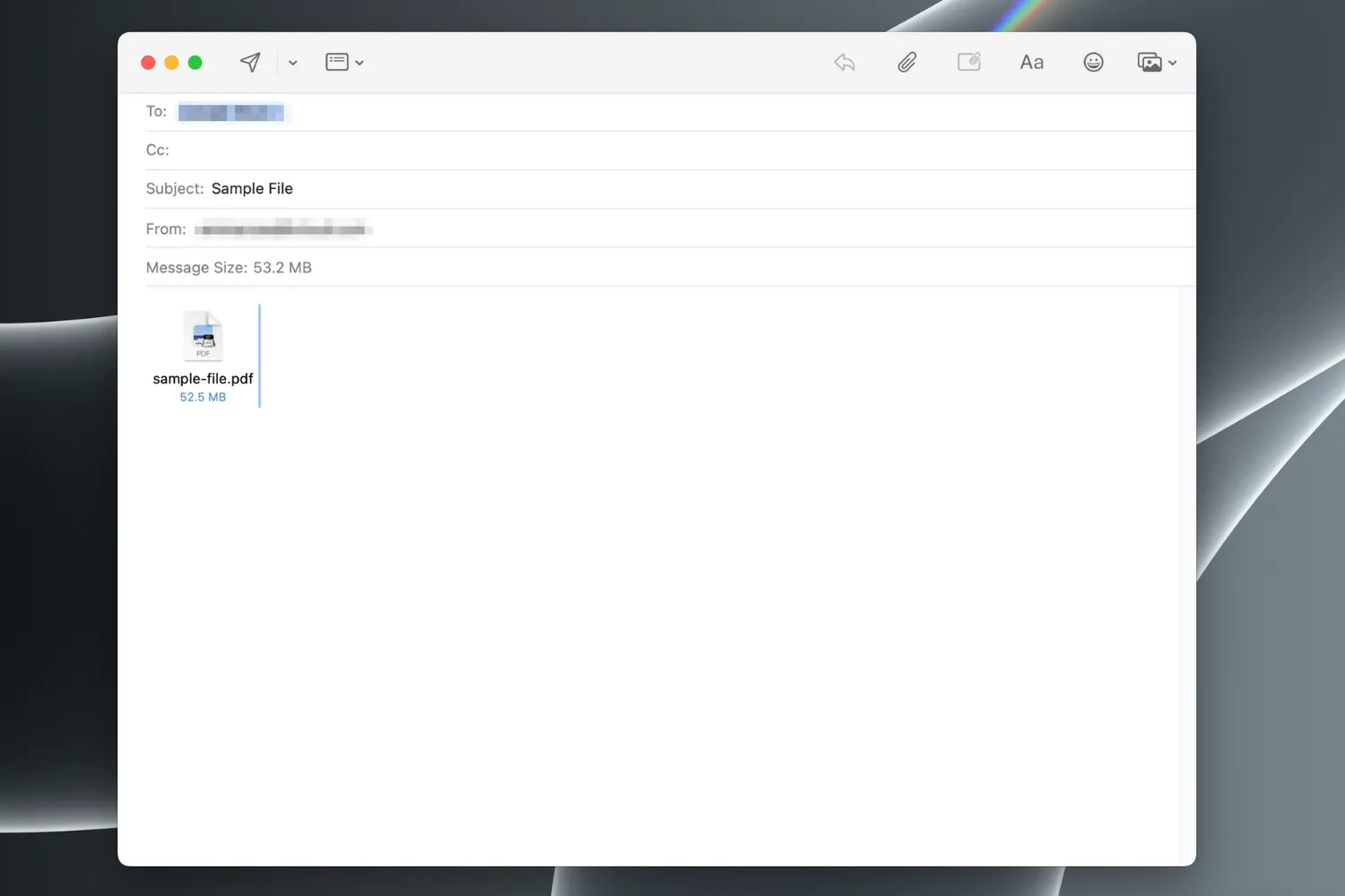 Soạn một email mới trong ứng dụng Mail trên Mac với tùy chọn đính kèm.