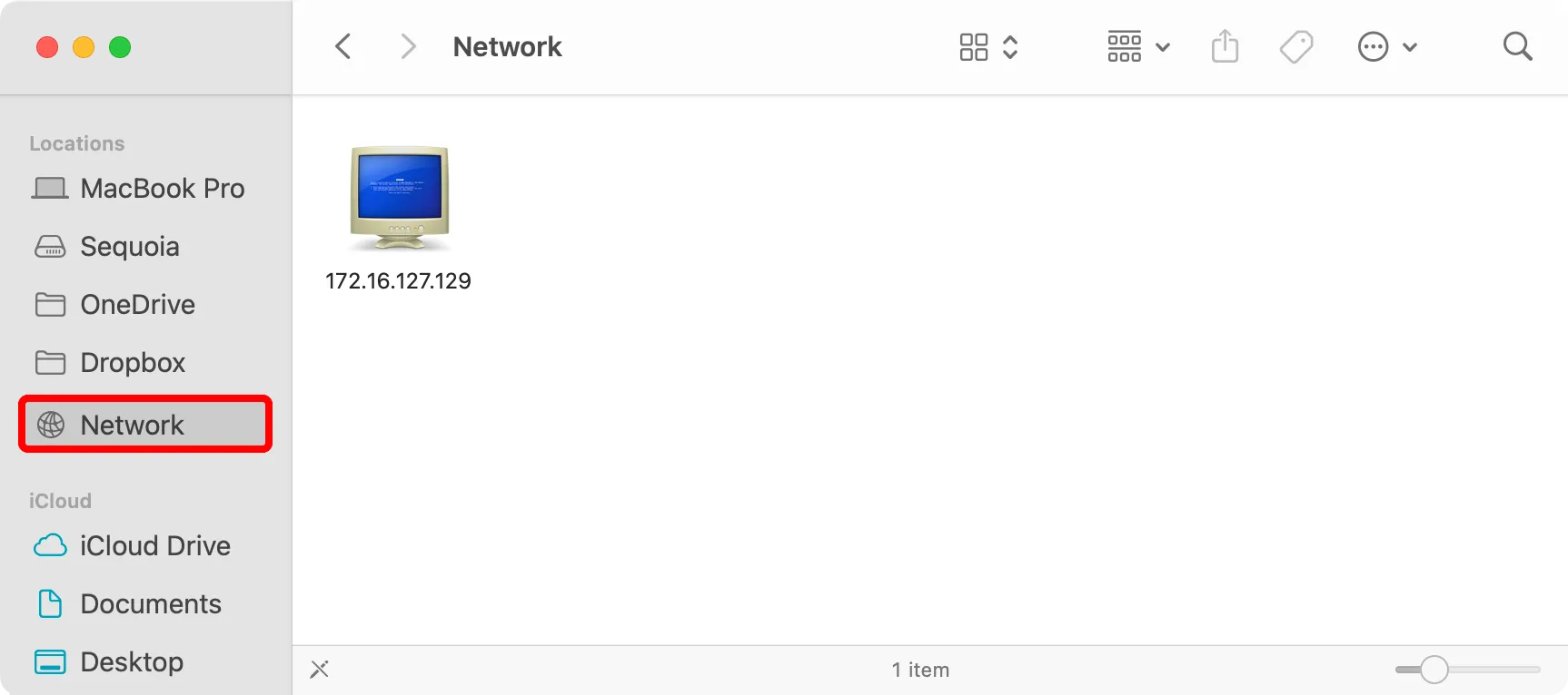Thanh bên Finder của macOS với mục &quot;Network&quot; được chọn, hiển thị các máy chủ mạng khả dụng.