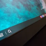 Thanh tác vụ Samsung DeX trên màn hình di động hiển thị các biểu tượng ứng dụng đã mở, minh họa không gian làm việc gọn gàng.