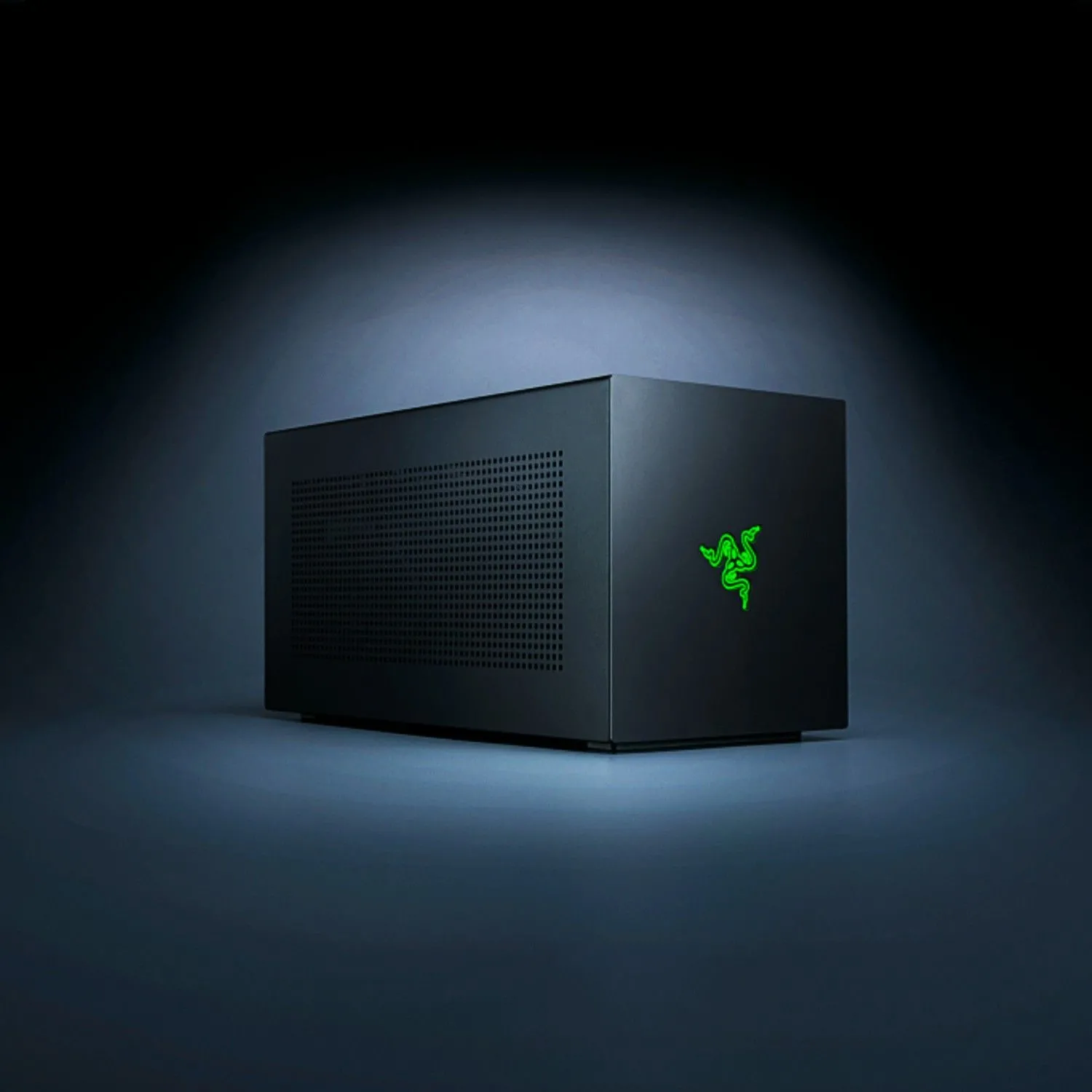 Thiết bị eGPU Razer Core X V2 màu đen, đặt trên nền xám, cho phép nâng cấp hiệu năng đồ họa máy tính xách tay với card đồ họa rời.