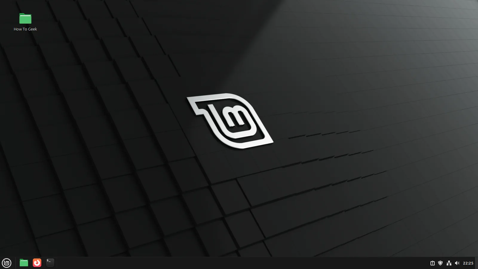 Tổng quan màn hình nền Linux Mint với môi trường Cinnamon và các cửa sổ ứng dụng mở