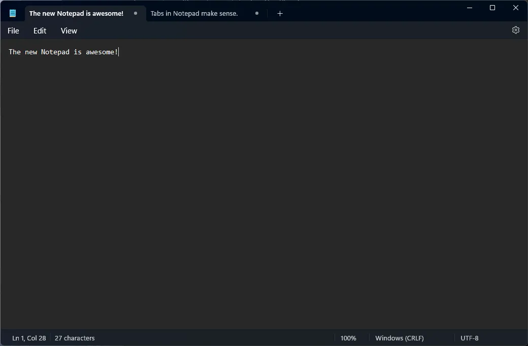 Ứng dụng Notepad mới của Windows 11 trong chế độ tối (Dark Mode), minh họa các tính năng nâng cao và giao diện hiện đại.